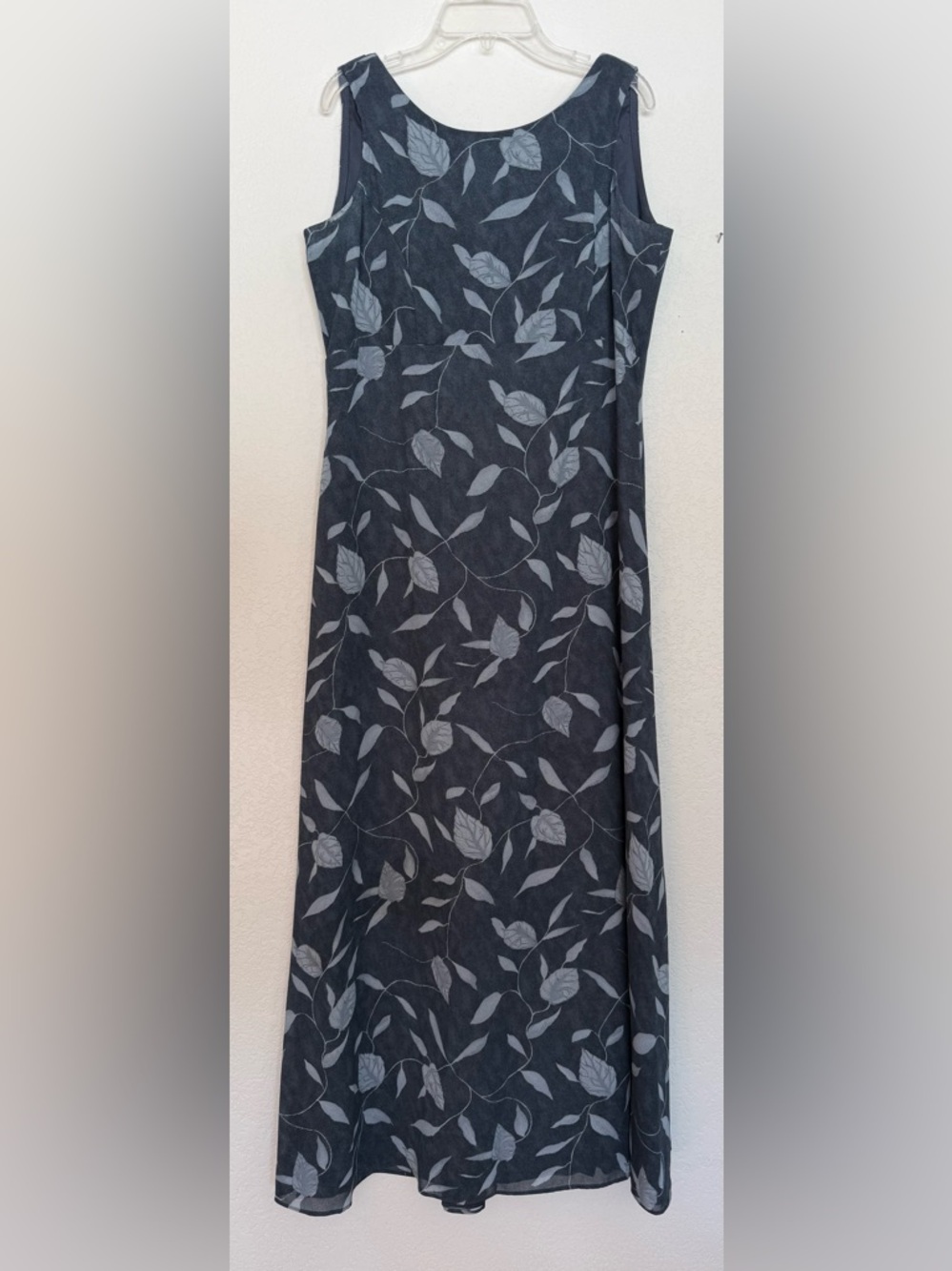 Sleeveless Leaf-Print Maxi Dress in Navy